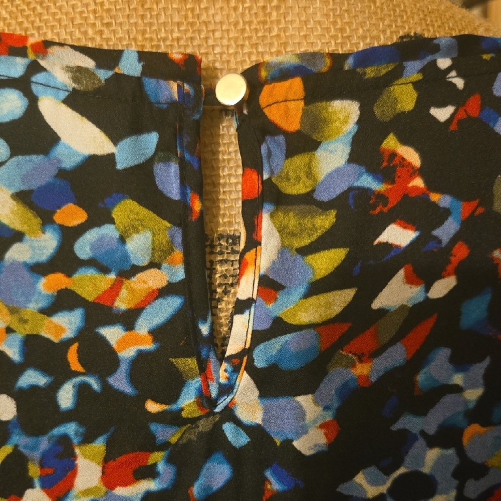 Multicolor Abstract Print Women's Top - Picture 6 of 10